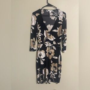 White House Black Market Faux Wrap Dress Black Tan Floral Size 0 WHBM Knee